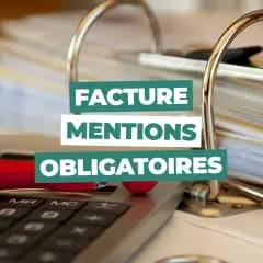 Dossier de factures, calculatrice et stylo rouge. Texte "Facture Mentions Obligatoires".