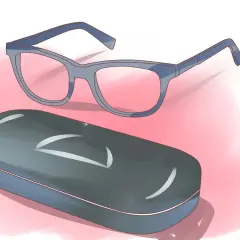 Lunettes mal faites, quel recours ? Une paire de lunettes bleues et son étui gris sur fond rose.