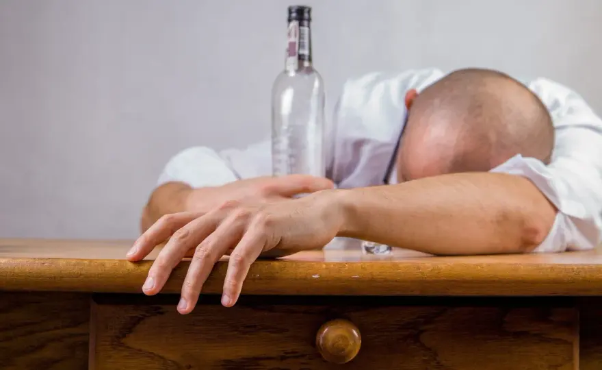 Alcool au travail - Ce qui est autorisé et comment réagir ?