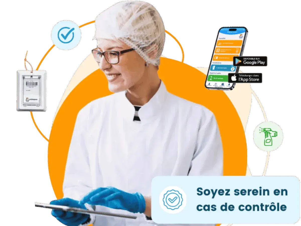Une professionnelle de santé, portant charlotte et blouse, utilise une tablette. L'image illustre la facilité d'un contrôle d'hygiène grâce à une application mobile.